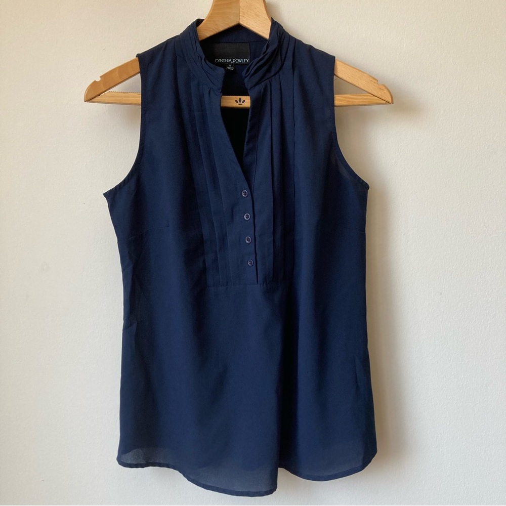 Cynthia Rowle Pleated Sleeveless Blouse Women’s S Small Navy Blue V-neck Classic